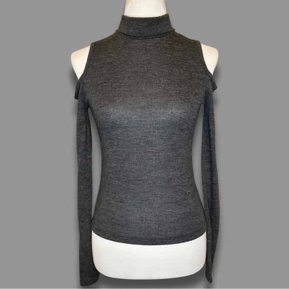 Forever 21 Heather Grey Cold Shoulder Long Sleeve Turtleneck (size S) - Picture 1 of 3